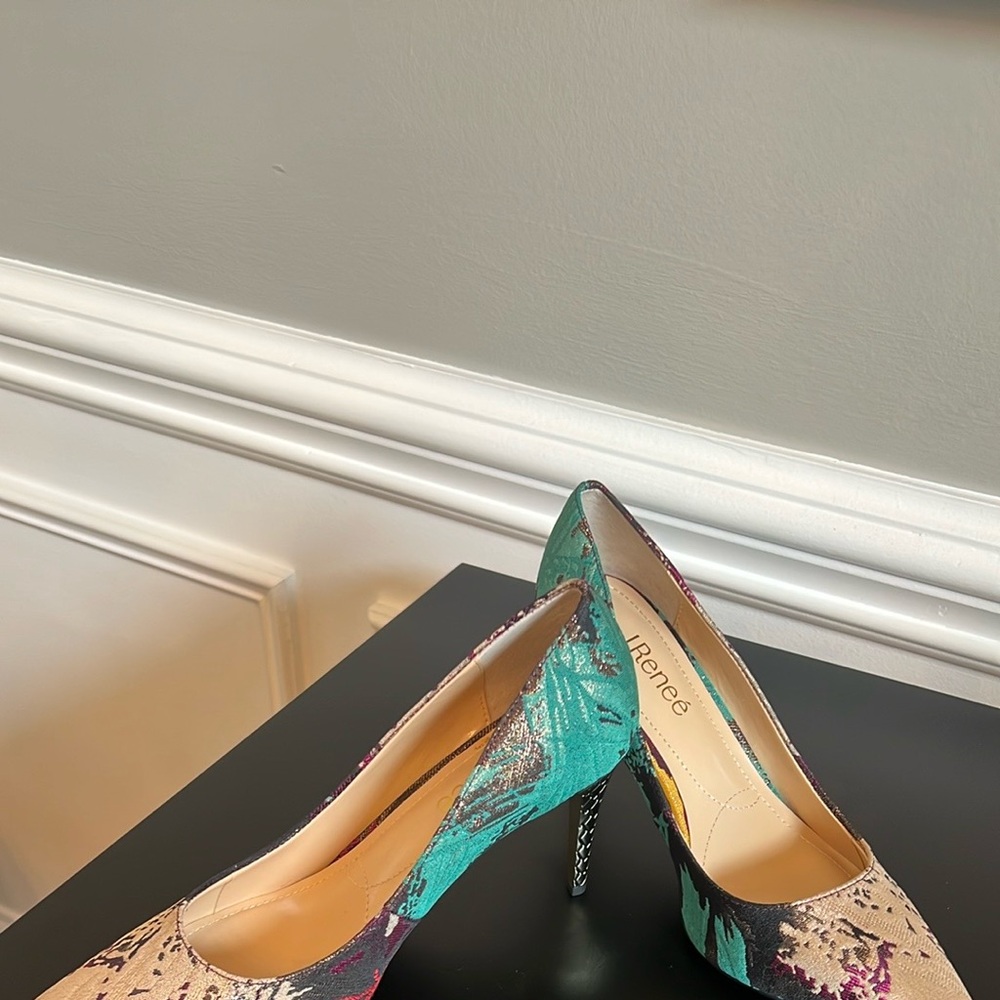 2 1/2 pumps by J Renee traditional style shoes they are colorful shoes NWT
